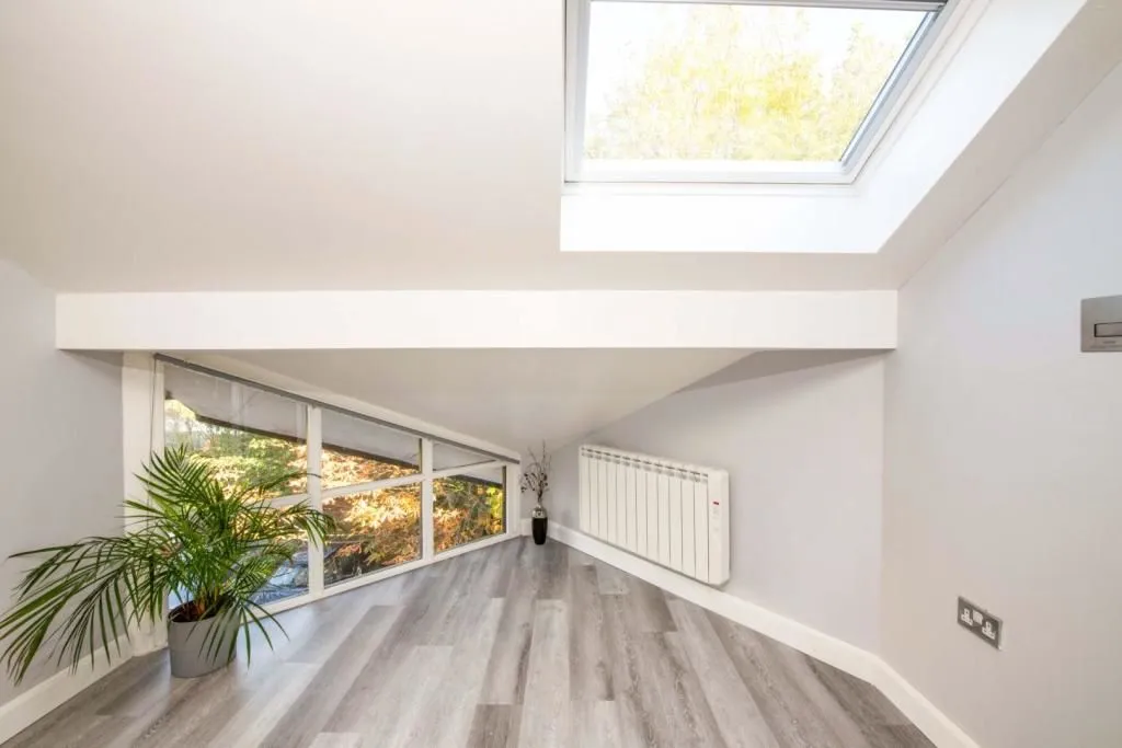 LONDON, N21 3BG - Online Auctions
