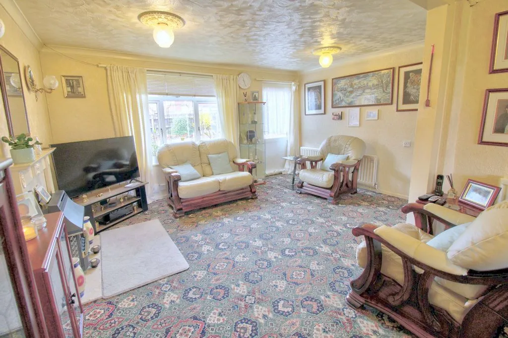 WOLVERHAMPTON, West Midlands, WV8 1UW - Online Properties