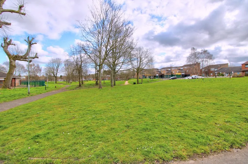 WOLVERHAMPTON, West Midlands, WV8 1UW - Online Properties