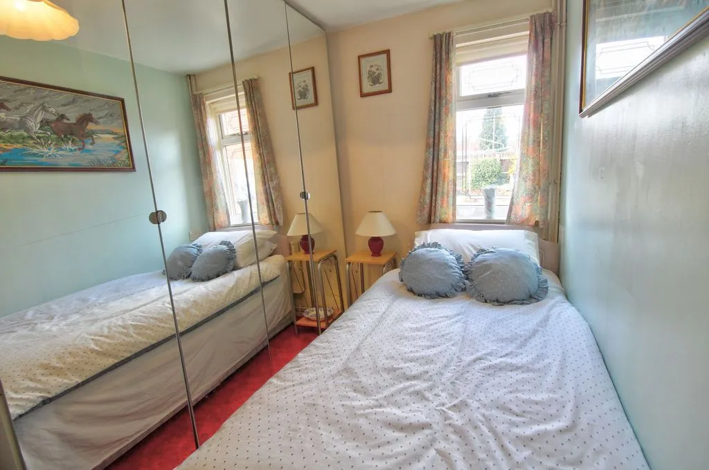 WOLVERHAMPTON, West Midlands, WV8 1UW - Online Properties