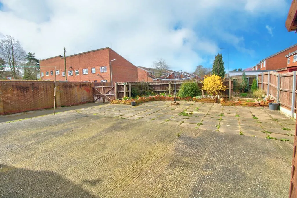WOLVERHAMPTON, West Midlands, WV8 1UW - Online Properties