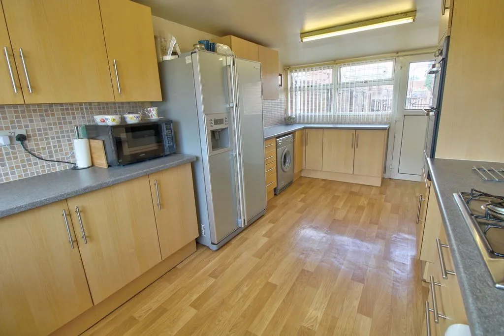 WOLVERHAMPTON, West Midlands, WV8 1UW - Online Properties