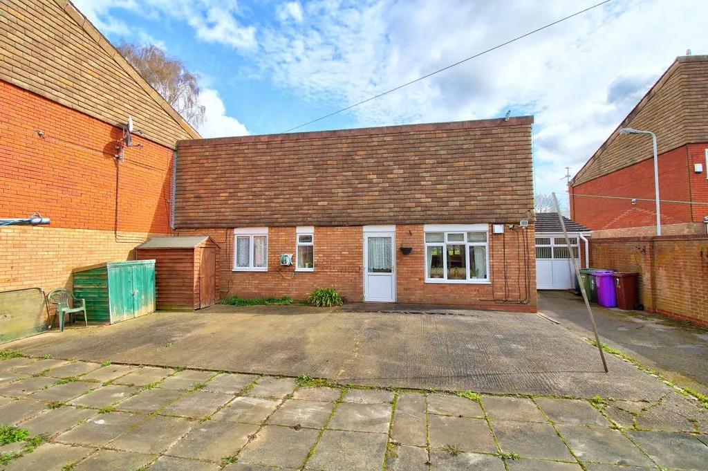 WOLVERHAMPTON, West Midlands, WV8 1UW - Online Properties