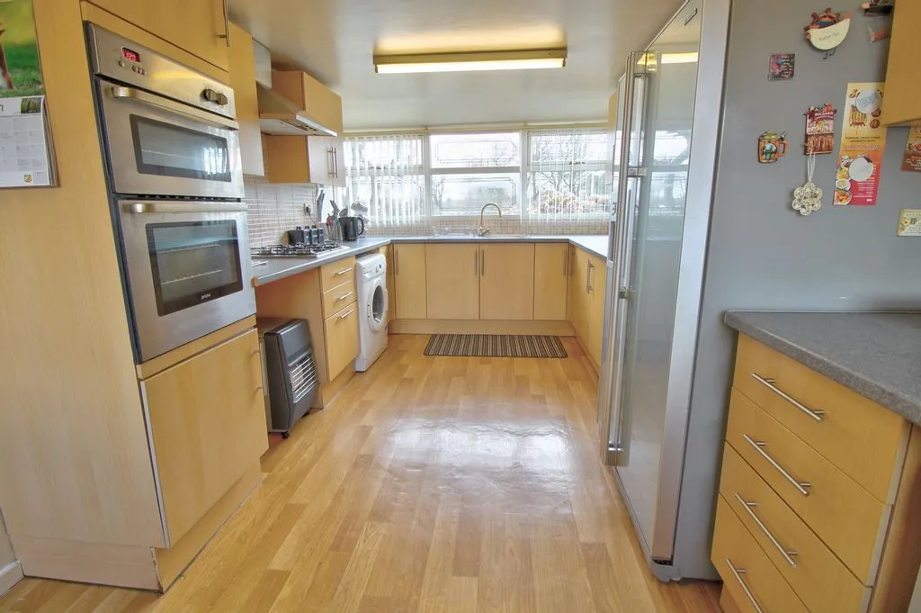 WOLVERHAMPTON, West Midlands, WV8 1UW - Online Properties
