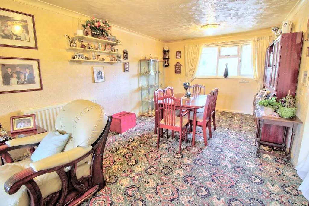 WOLVERHAMPTON, West Midlands, WV8 1UW - Online Properties