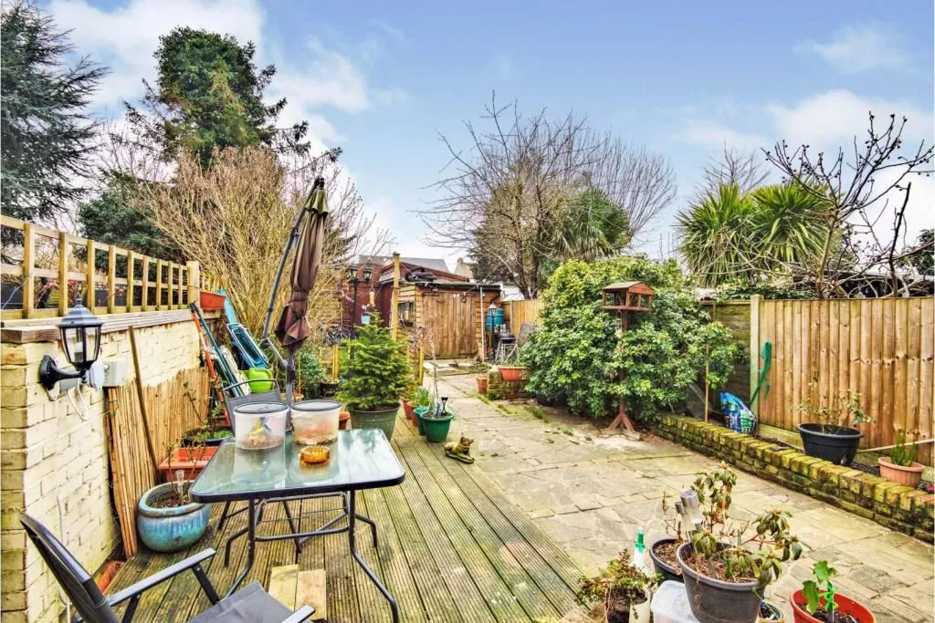 SOUTHEND-ON-SEA, Essex, SS2 5NF - Online Auctions