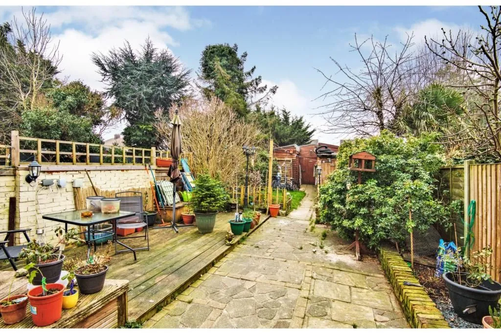 SOUTHEND-ON-SEA, Essex, SS2 5NF - Online Auctions