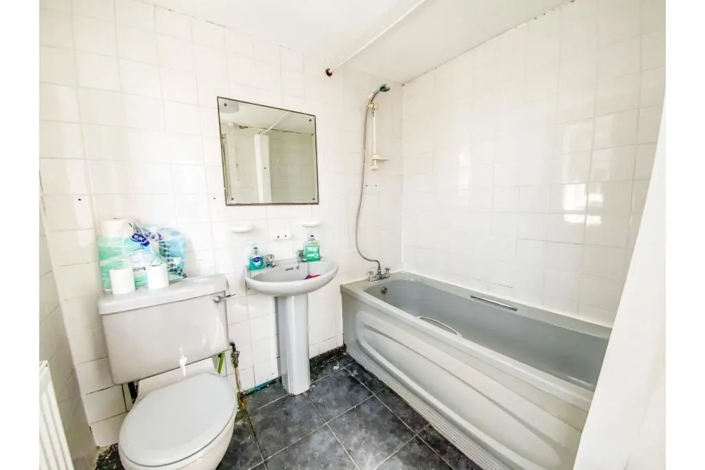 Lower Brynamman, AMMANFORD, Dyfed, SA18 1TT - Online Auctions