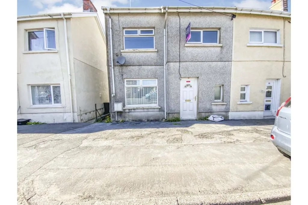 Lower Brynamman, AMMANFORD, Dyfed, SA18 1TT - Online Auctions