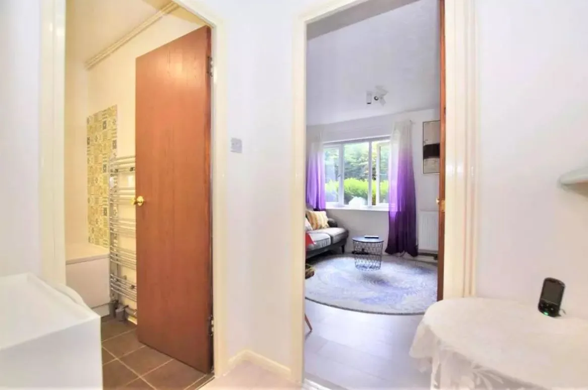 Ardross Court, 150 Creffield Road, LONDON, W3 9PX - Online Auctions