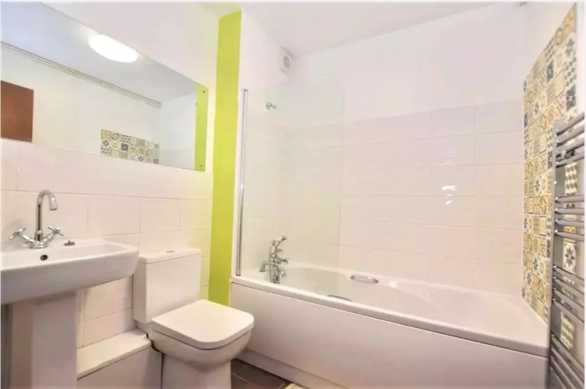 Ardross Court, 150 Creffield Road, LONDON, W3 9PX - Online Auctions