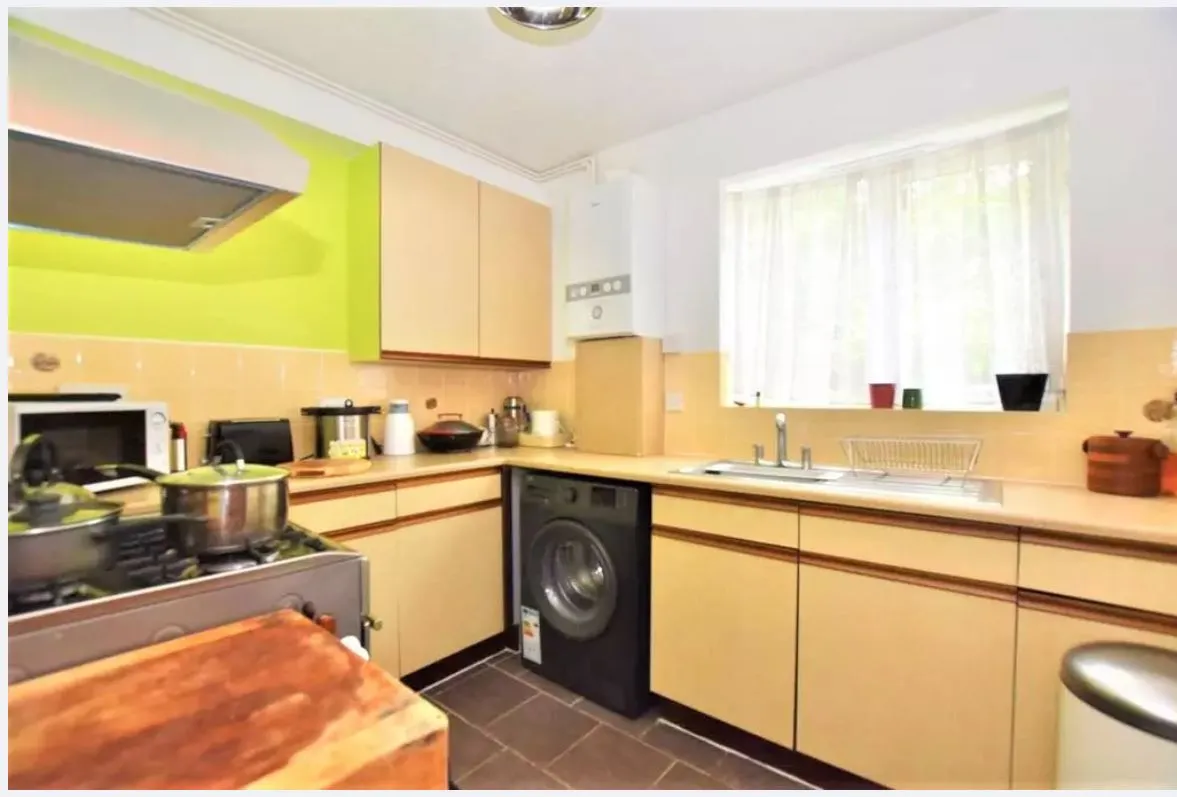 Ardross Court, 150 Creffield Road, LONDON, W3 9PX - Online Auctions