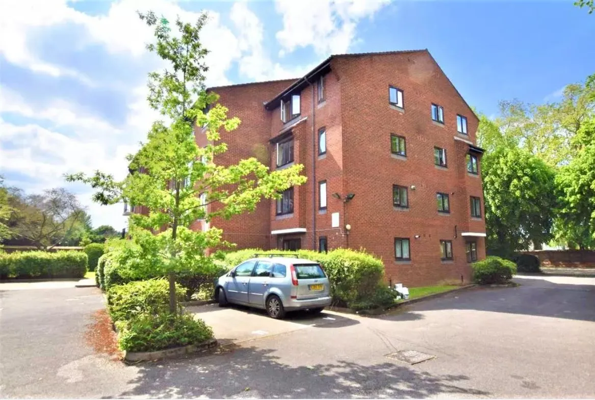 Ardross Court, 150 Creffield Road, LONDON, W3 9PX - Online Auctions