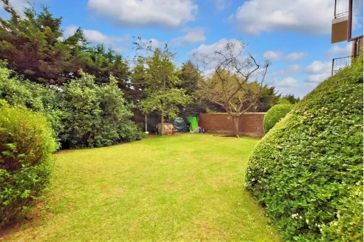 Ardross Court, 150 Creffield Road, LONDON, W3 9PX - Online Auctions