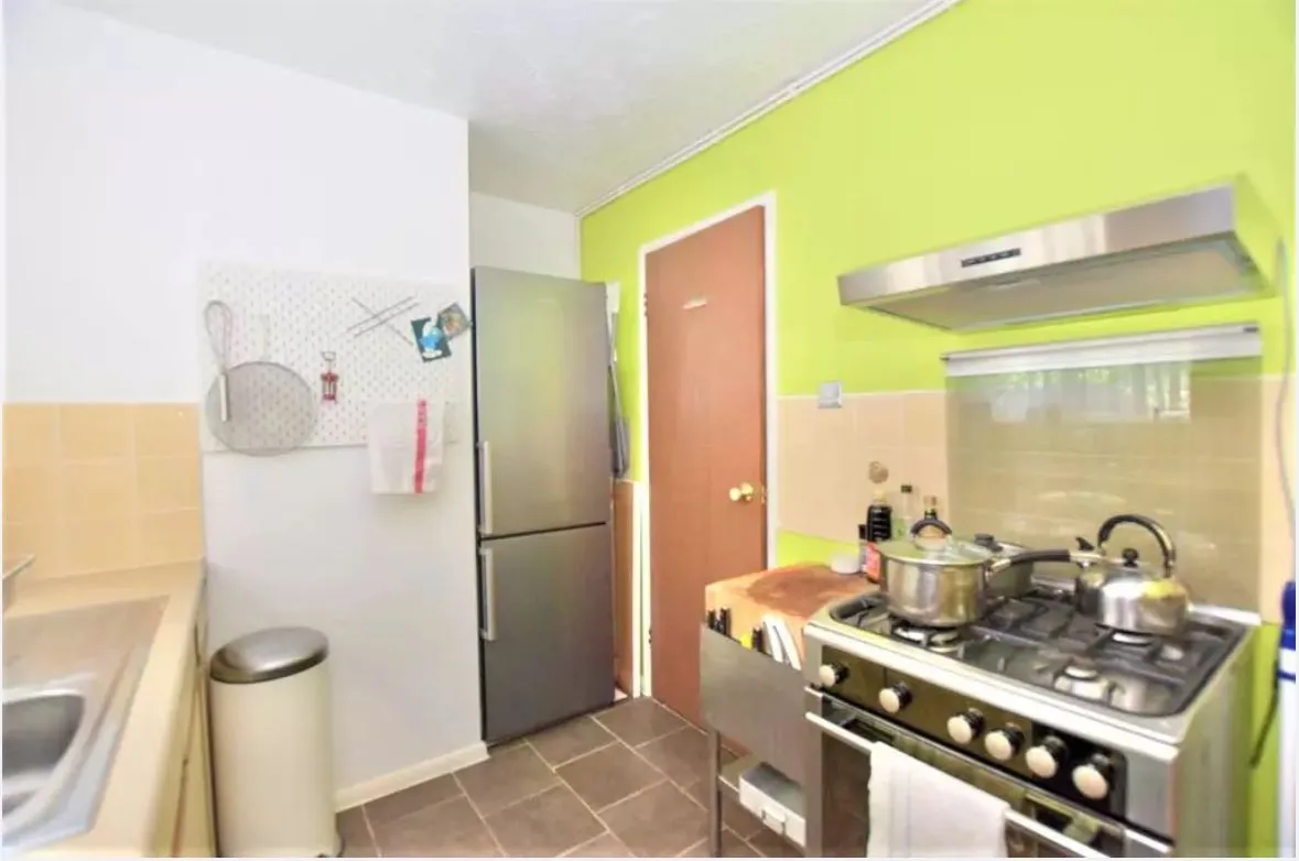 Ardross Court, 150 Creffield Road, LONDON, W3 9PX - Online Auctions