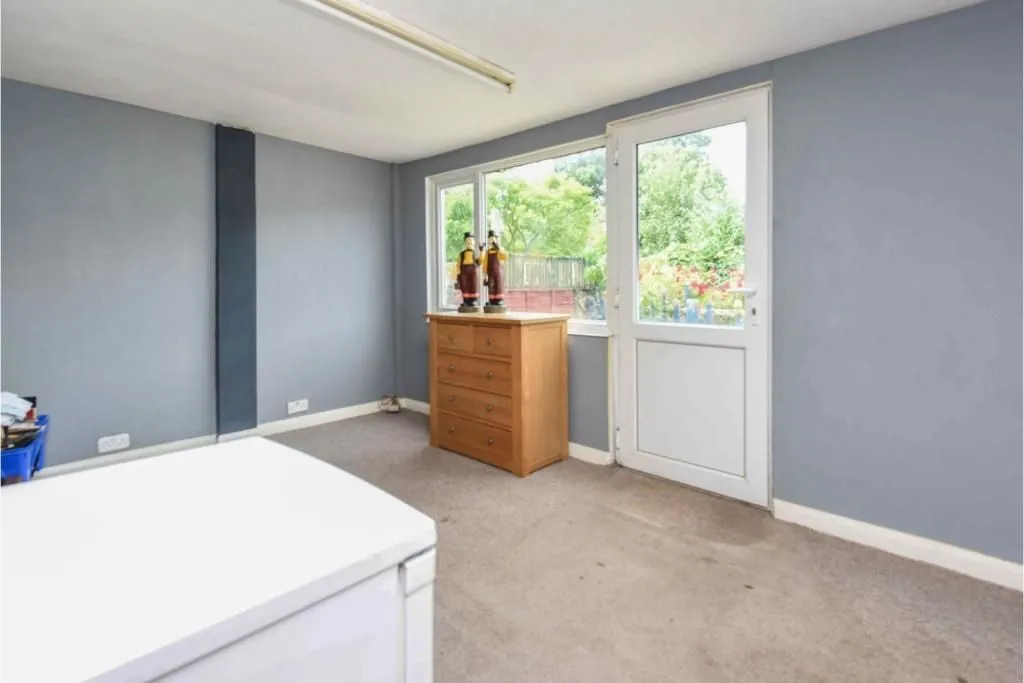ILFORD, Essex, IG6 1NQ - Online Auctions