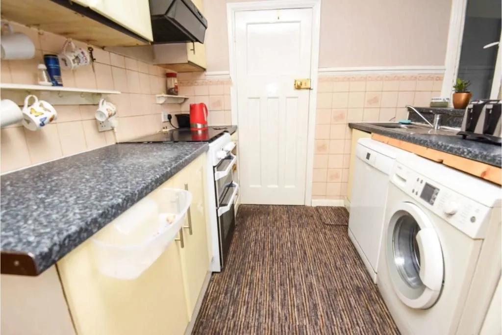 ILFORD, Essex, IG6 1NQ - Online Auctions