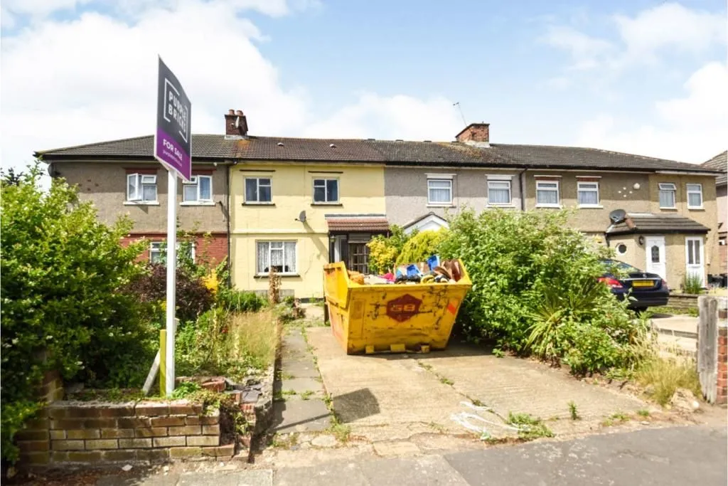 ILFORD, Essex, IG6 1NQ - Online Auctions
