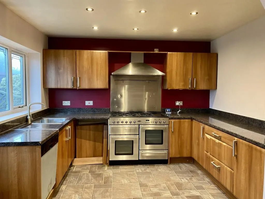 LIVERSEDGE, West Yorkshire, WF15 8HH - Online Auctions