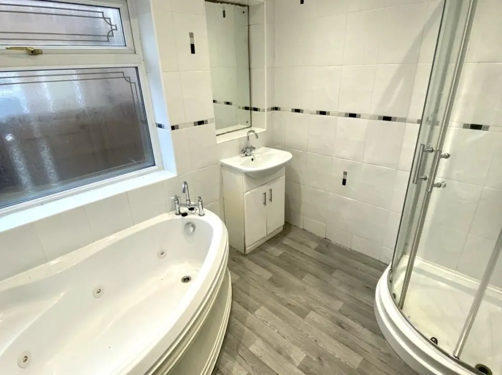 LIVERSEDGE, West Yorkshire, WF15 8HH - Online Auctions
