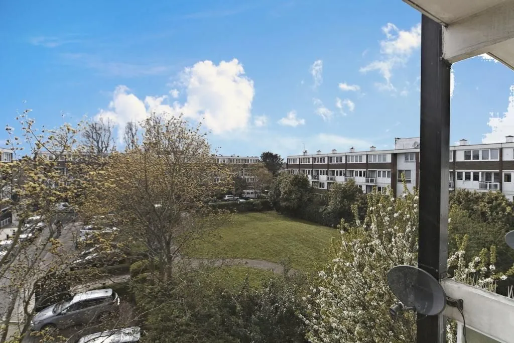LONDON, SW17 8ED - Online Auctions