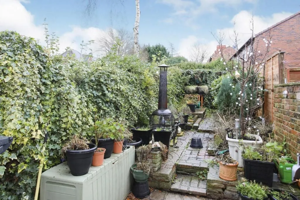 MACCLESFIELD, Cheshire, SK11 7BZ - Online Auctions