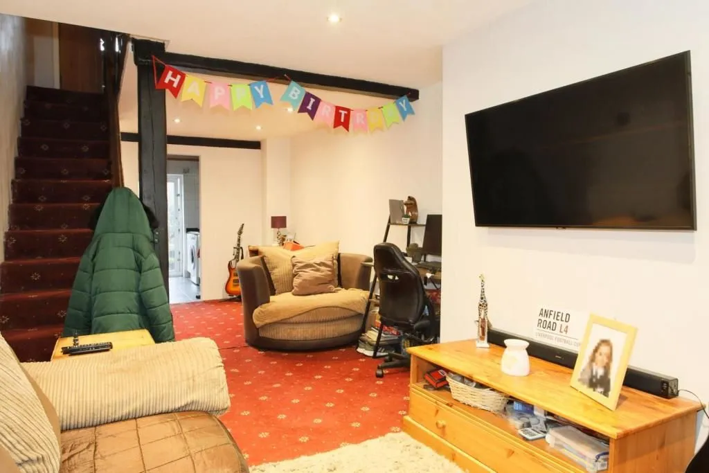 MACCLESFIELD, Cheshire, SK11 7BZ - Online Auctions