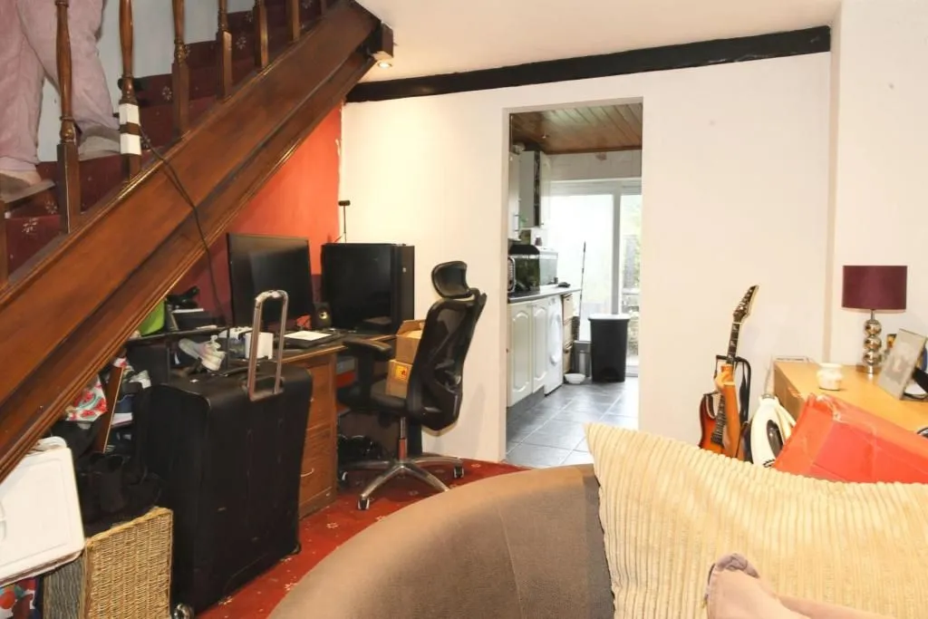 MACCLESFIELD, Cheshire, SK11 7BZ - Online Auctions