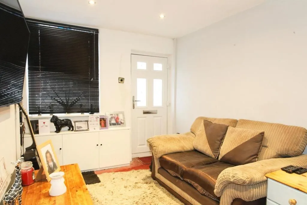 MACCLESFIELD, Cheshire, SK11 7BZ - Online Auctions