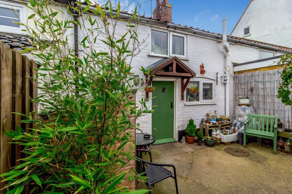 Martham, GREAT YARMOUTH, Norfolk, NR29 4PF - Online Properties