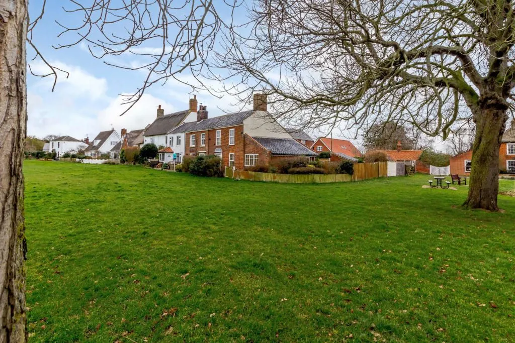 Martham, GREAT YARMOUTH, Norfolk, NR29 4PF - Online Properties