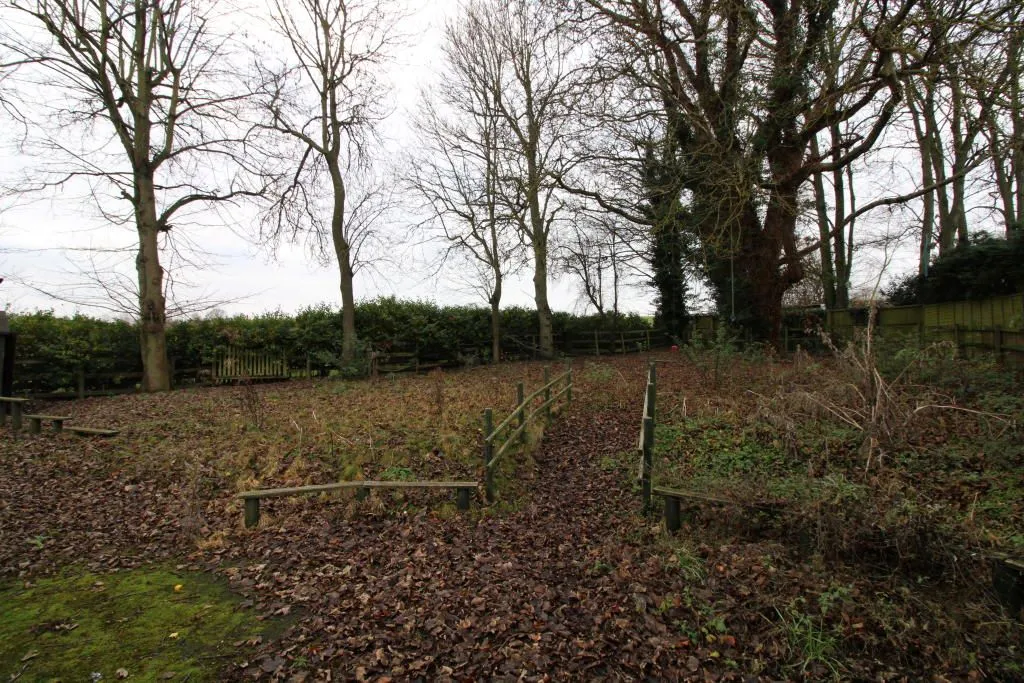 Everington Bungalow, Everington Hill, THATCHAM, Berkshire, RG18 0UD - Online Properties
