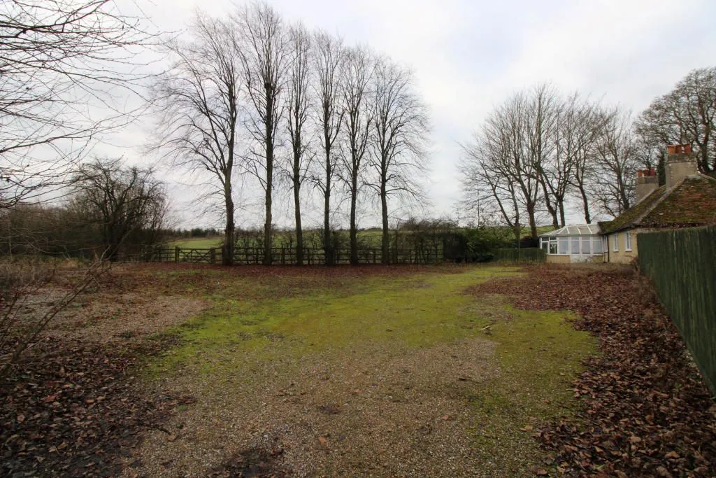 Everington Bungalow, Everington Hill, THATCHAM, Berkshire, RG18 0UD - Online Properties