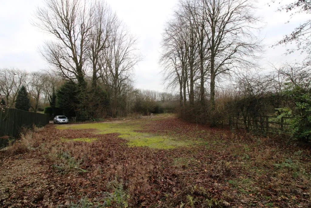 Everington Bungalow, Everington Hill, THATCHAM, Berkshire, RG18 0UD - Online Properties