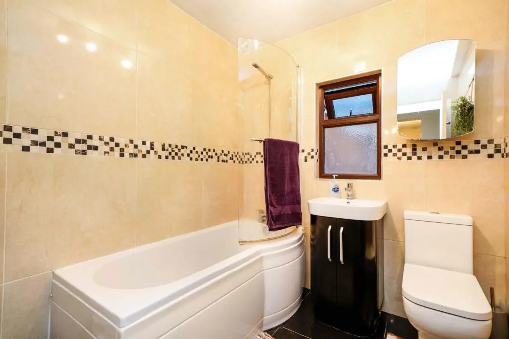 BELFAST, County Antrim, BT9 5FR - Online Auctions