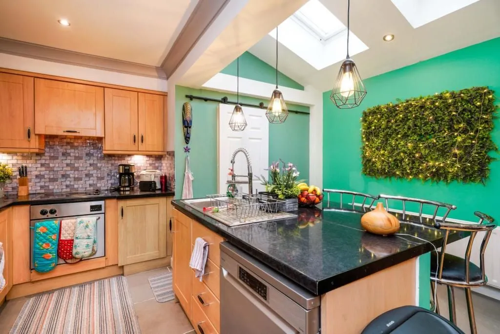 BELFAST, County Antrim, BT9 5FR - Online Auctions