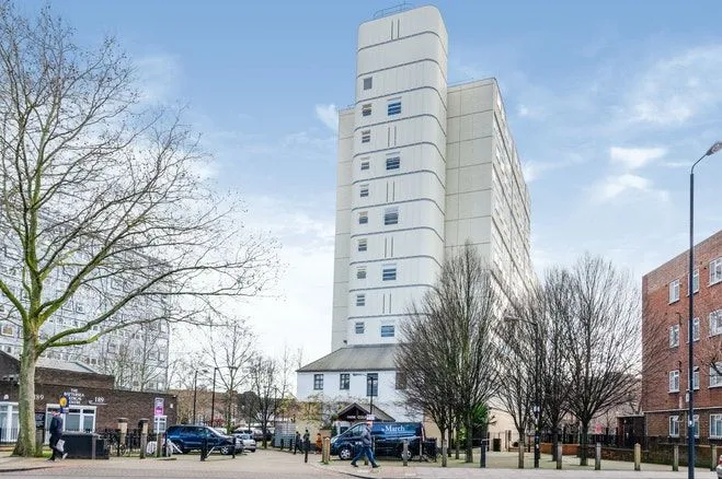 LONDON, SW11 4LD - Online Auctions