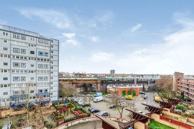 LONDON, SW11 4LD - Online Auctions