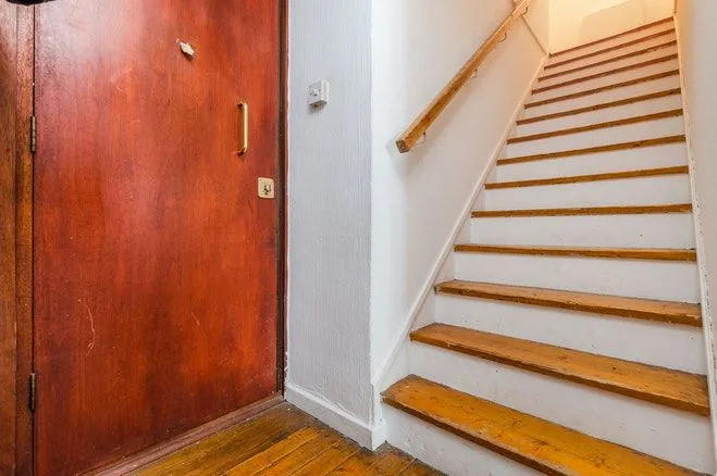 LONDON, SW11 4LD - Online Auctions