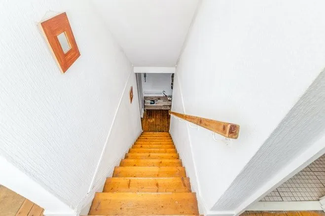 LONDON, SW11 4LD - Online Auctions