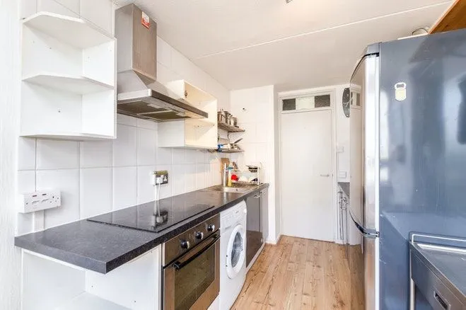 LONDON, SW11 4LD - Online Auctions