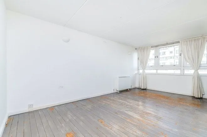 LONDON, SW11 4LD - Online Auctions