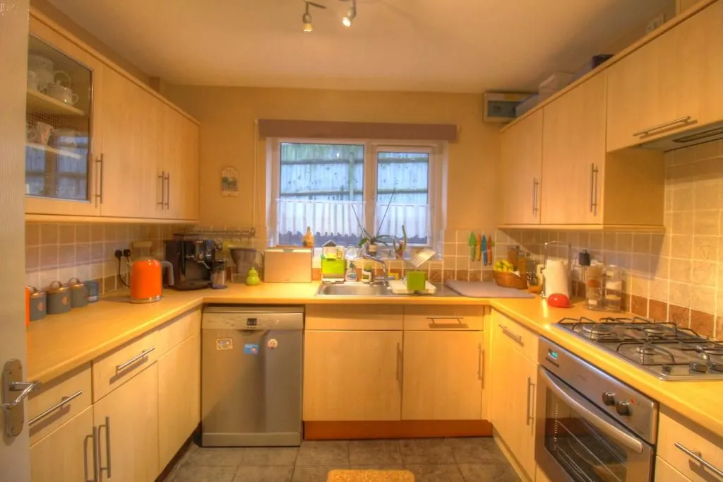NOTTINGHAM, Nottinghamshire, NG6 9JA - Online Properties