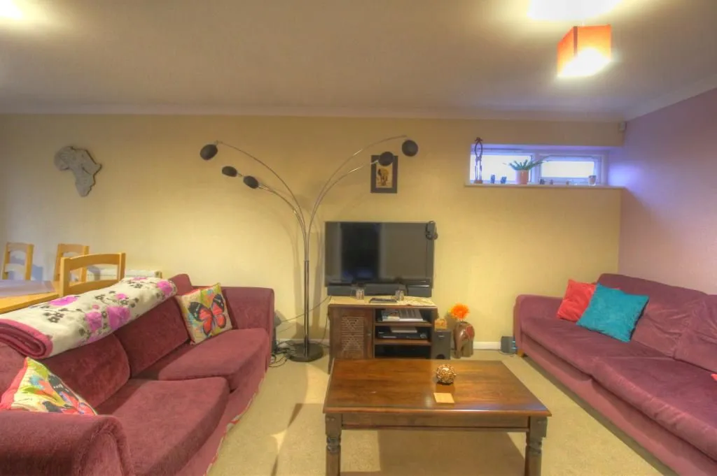 NOTTINGHAM, Nottinghamshire, NG6 9JA - Online Properties
