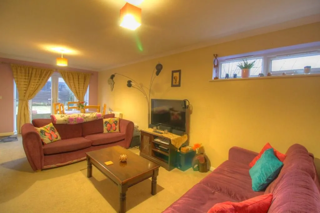 NOTTINGHAM, Nottinghamshire, NG6 9JA - Online Properties