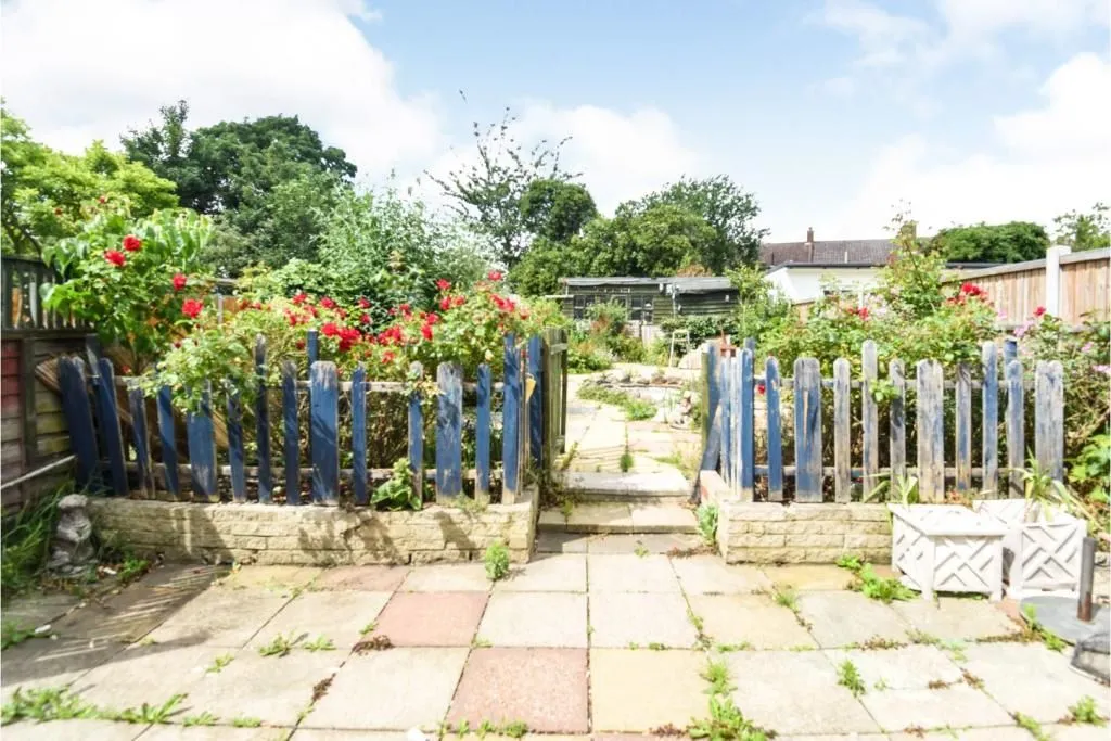 ILFORD, Essex, IG6 1NQ - Online Auctions