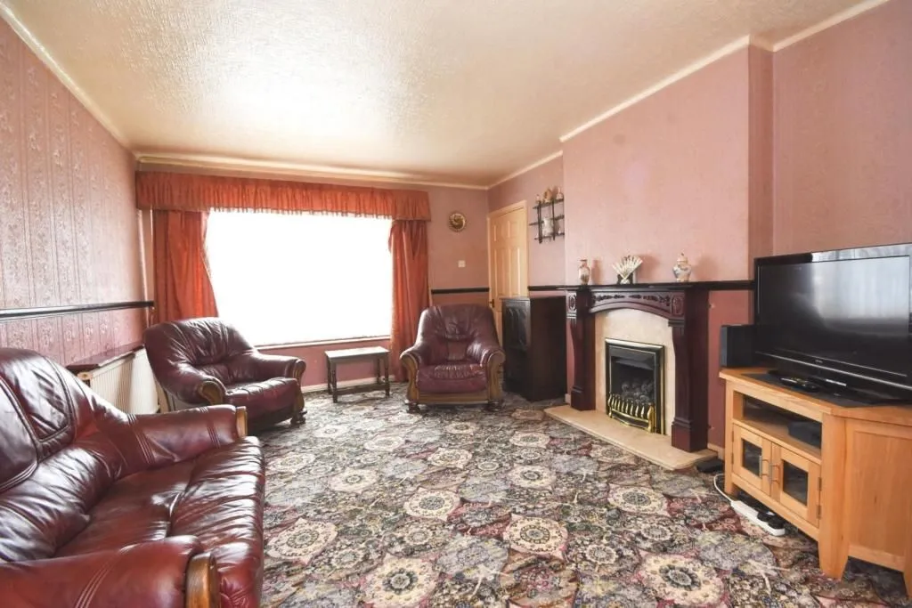 ONGAR, Essex, CM5 9DE - Online Auctions