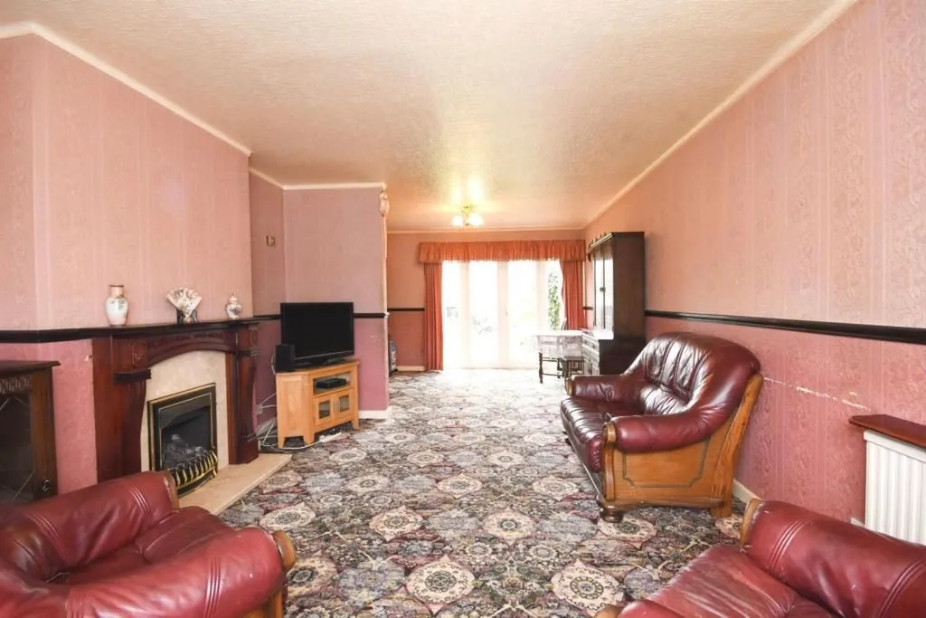 ONGAR, Essex, CM5 9DE - Online Auctions