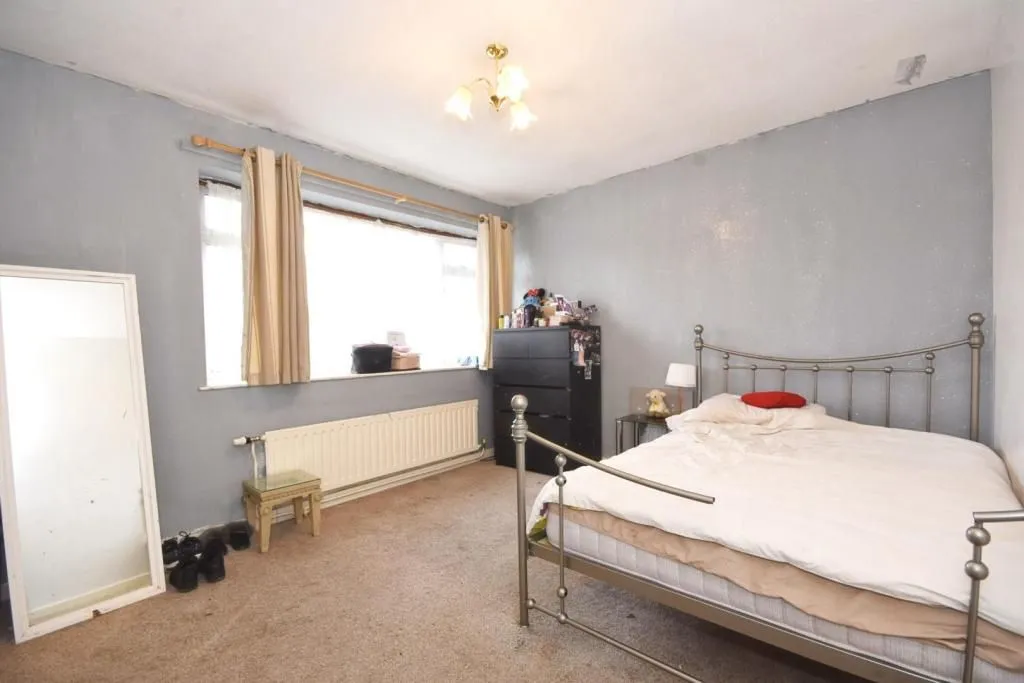 ONGAR, Essex, CM5 9DE - Online Auctions