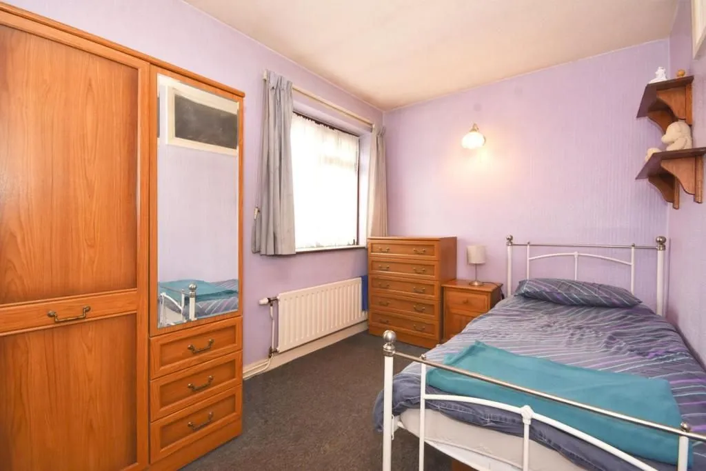 ONGAR, Essex, CM5 9DE - Online Auctions